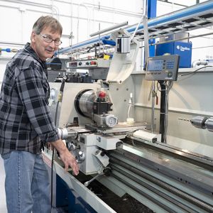 Manual Industrial Lathe Operation
